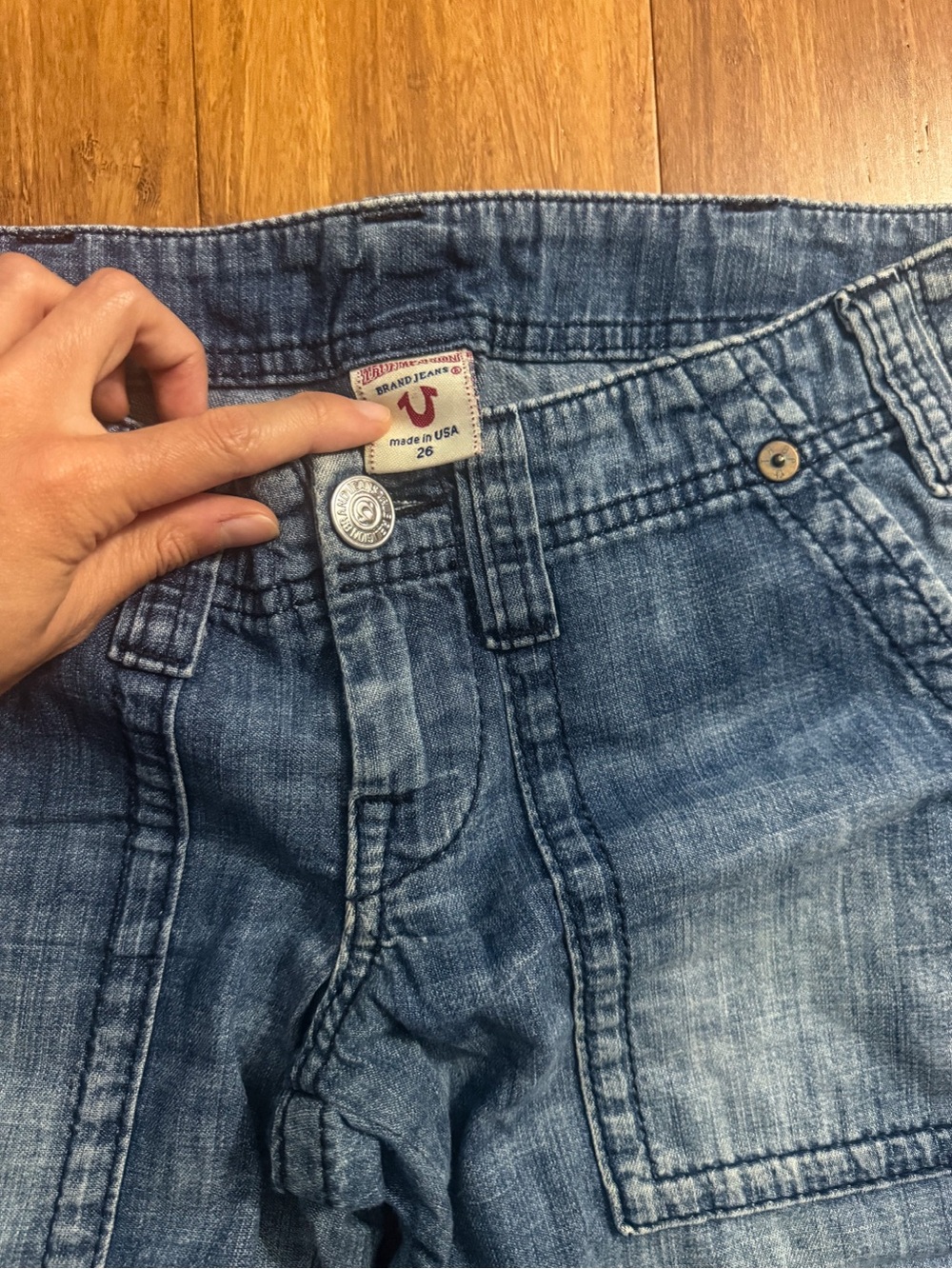 True Religion Women's Washed Blue Denim Capris with Flap Back Pockets - Picture 3 of 3